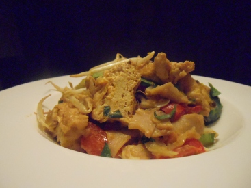 Glasnudelsalat mit Tofu, Curry und Erdnussbutter
